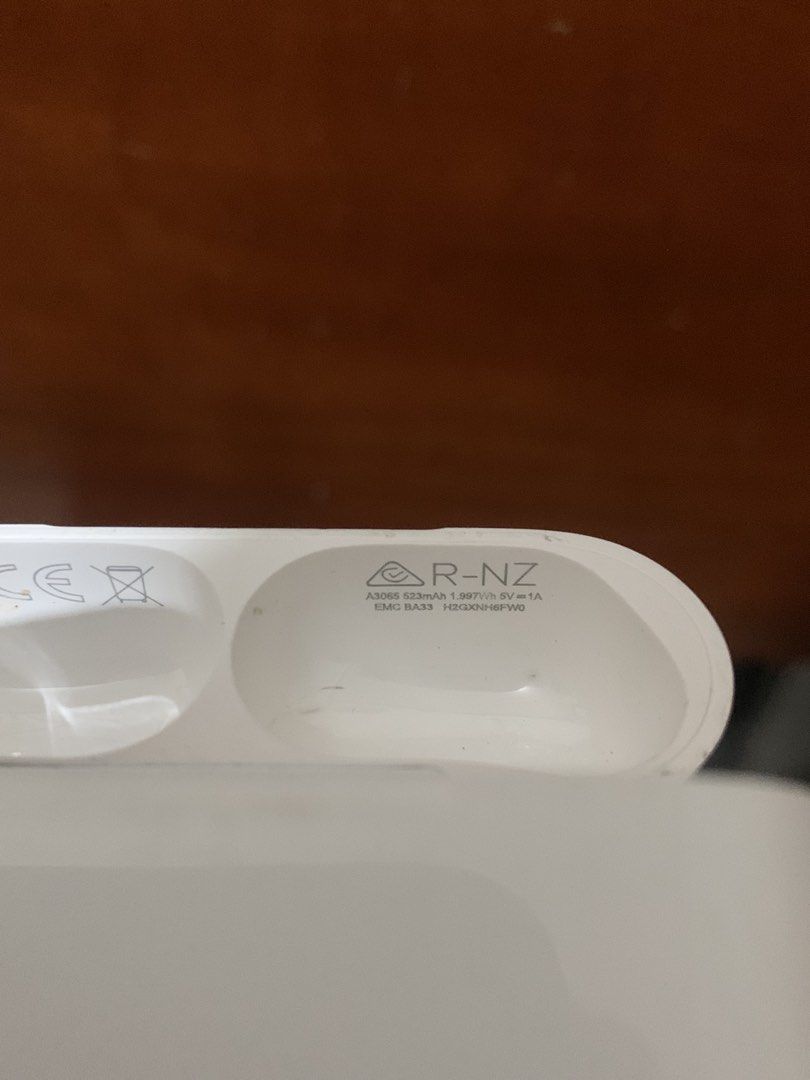Apple AirPods Pro 3 (Charging Case ONLY) (Category: Earphones) located in Manila. Submitted by fmjb03 (Listing ID 1470374801, Image 2). Description: Selling an original, unused Apple AirPods Pro 3 charging case (AirPods not included). Perfect if you’ve lost or damaged your case, and much cheaper than buying a replacement from Apple. Notes: - Fully functional and charges normally. - Removed from my Apple ID and ready to pair with your AirPods Pro 