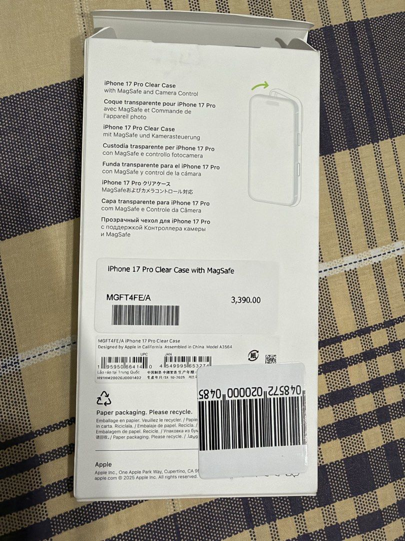 Apple iPhone 17 Pro Clear Case with MagSafe (Category: Cases & Sleeves) located in Manila. Submitted by sneakerfreaker0727 (Listing ID 1470531458, Image 3). Description: Apple Clear Case for iPhone 17 Pro - Used for a few times, normal signs of usage Grab/Lalamove buyer shoulders shipping.