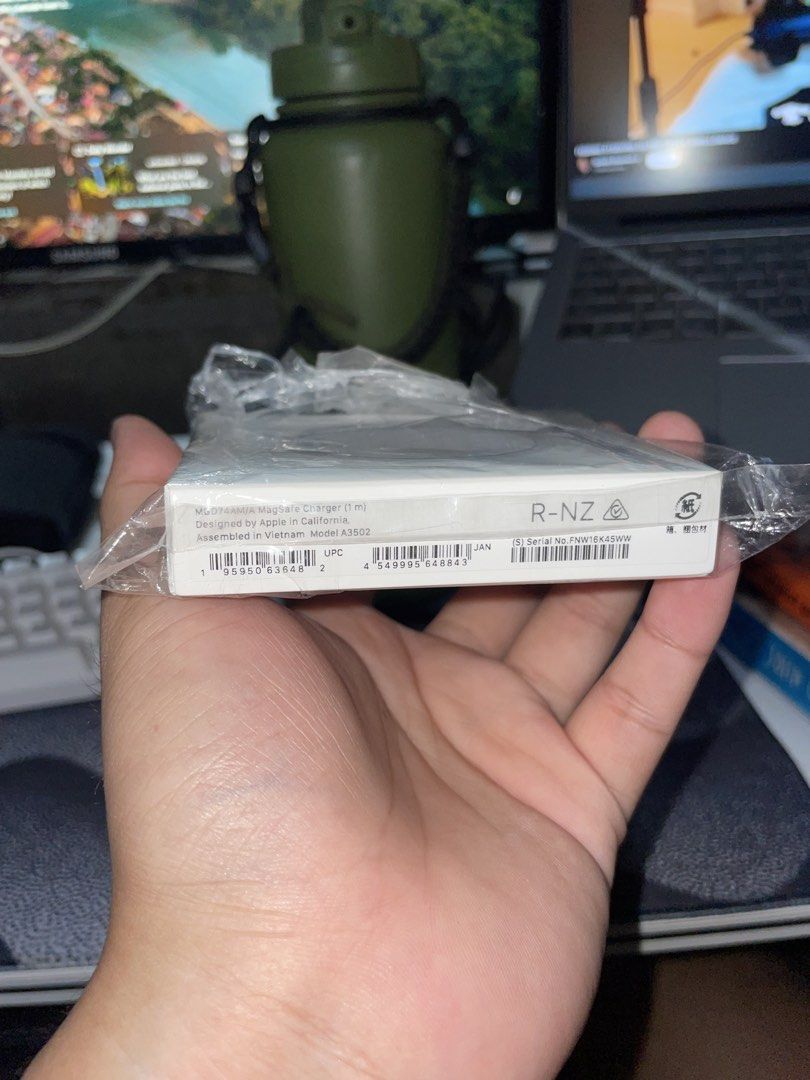 Apple Magsafe Charger (1m) for iPhone (Category: Chargers) located in Taguig. Submitted by johncmontales (Listing ID 1470432566, Image 3). Description: PREOWNED APPLE MAGSAFE CHARGER (1M) Selling my Original Apple MagSafe Charger (1 meter) 🤍 📦 Condition: Preowned / Barely Used ✨ Used only around 2 to 5 times, mint condition! After that, nakatambak na lang kaya I’m letting it go. • Original Apple MagSafe Charger • 1-meter cable, USB-C • Purchase