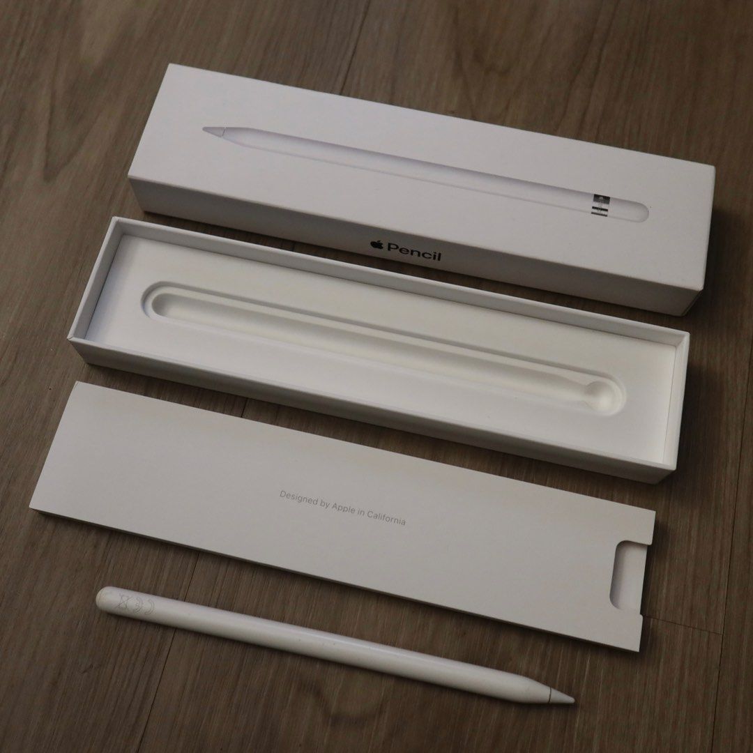 Apple Pencil (1st Generation) – Original, Complete in Box (Category: Other Accessories) located in Manila. Submitted by gentlewind_62f064 (Listing ID 1470428529, Image 2). Description: - Authentic Apple Pencil (1st Generation) - Comes complete with original box - Condition: Pre-owned with visible cosmetic marks/stains on the body - Perfect budget option for compatible iPad users.