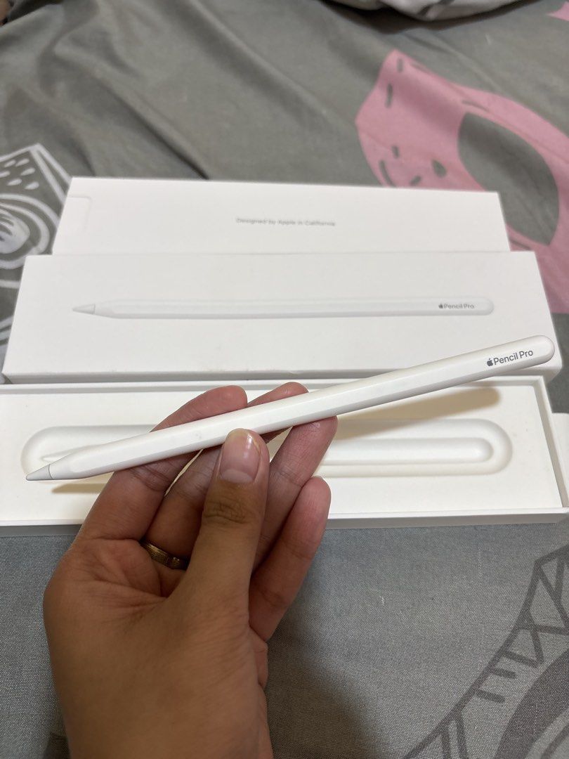 Apple Pencil Pro (Category: Other Mobile & Gadget Accessories) located in Mandaluyong City. Submitted by hulyaabdz (Listing ID 1470383093, Image 3). Description: FOR SALE! 4,500 FIXED! 8600+ Original Price. 🖊️APPLE PENCIL PRO Compatible Devices: iPad Pro (M4) iPad Air M2&M3 iPad Mini A17 Pro Good working condition. Like new ✅ With 2 dirt like scratch only not too visible. 4500! 📍San Juan City 📍New Manila,Qc. .