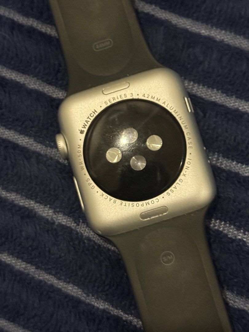 Apple series 3 watch (Category: Wearables & Smart Watches) located in Makati City. Submitted by stallionmegx (Listing ID 1470518121, Image 2). Description: Barely Used with charger.