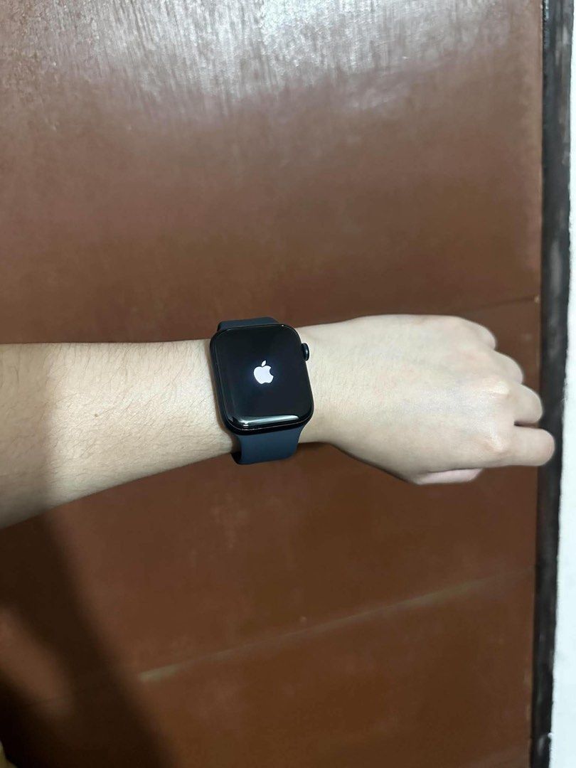 APPLE WATCH SE 3 (Category: Wearables & Smart Watches) located in Quezon City. Submitted by urcommonplace_ (Listing ID 1470458828, Image 1). Description: RUSSSHHH 44mm Midnight bought from apple flagship store arrived (10/25/26) opened para mafit lang with box and complete inclusions RFS: too big for my friend’s small wrist sta mesa area.