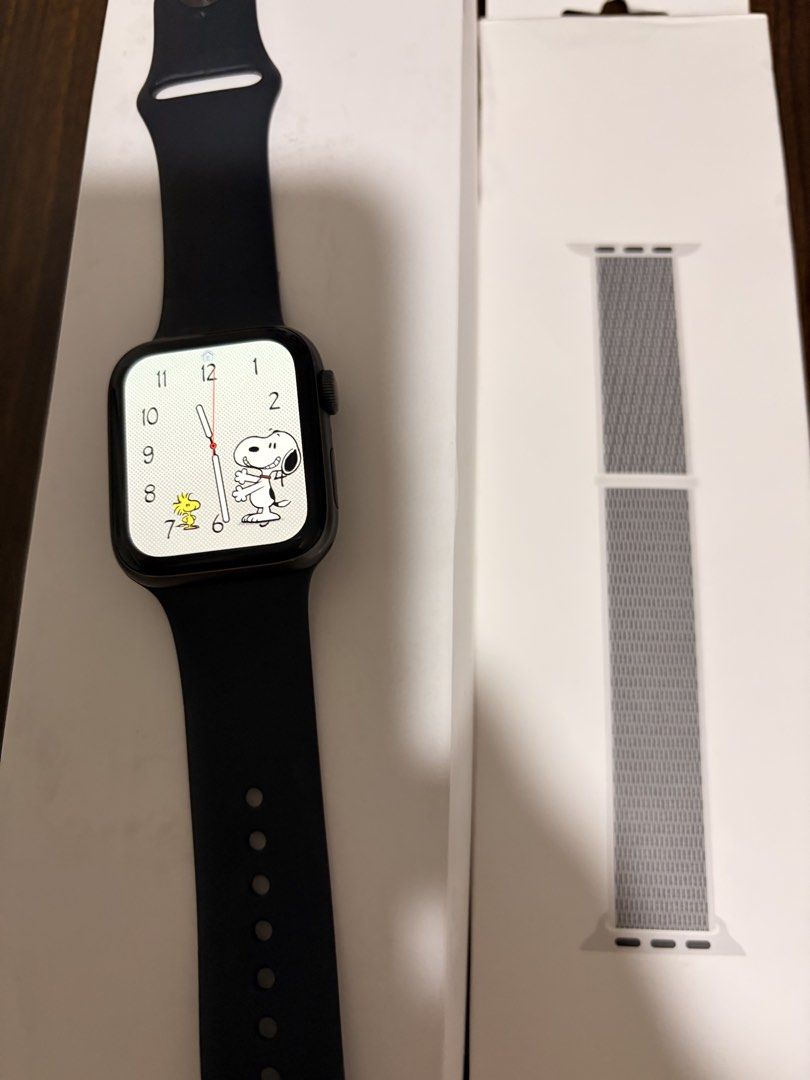 Apple watch series 5 (Category: Wearables & Smart Watches) located in Las Pinas. Submitted by olivem (Listing ID 1470546073, Image 3). Description: - Model: Apple Watch Series 5 - Condition: Excellent, well-maintained - Features: smooth performance, fitness and notification tracking - Inclusions: Original box and extra strap as shown in photos - Meetup Locations: SM Southmall - Prestige Lounge or Robinsons Place Las Piñas.