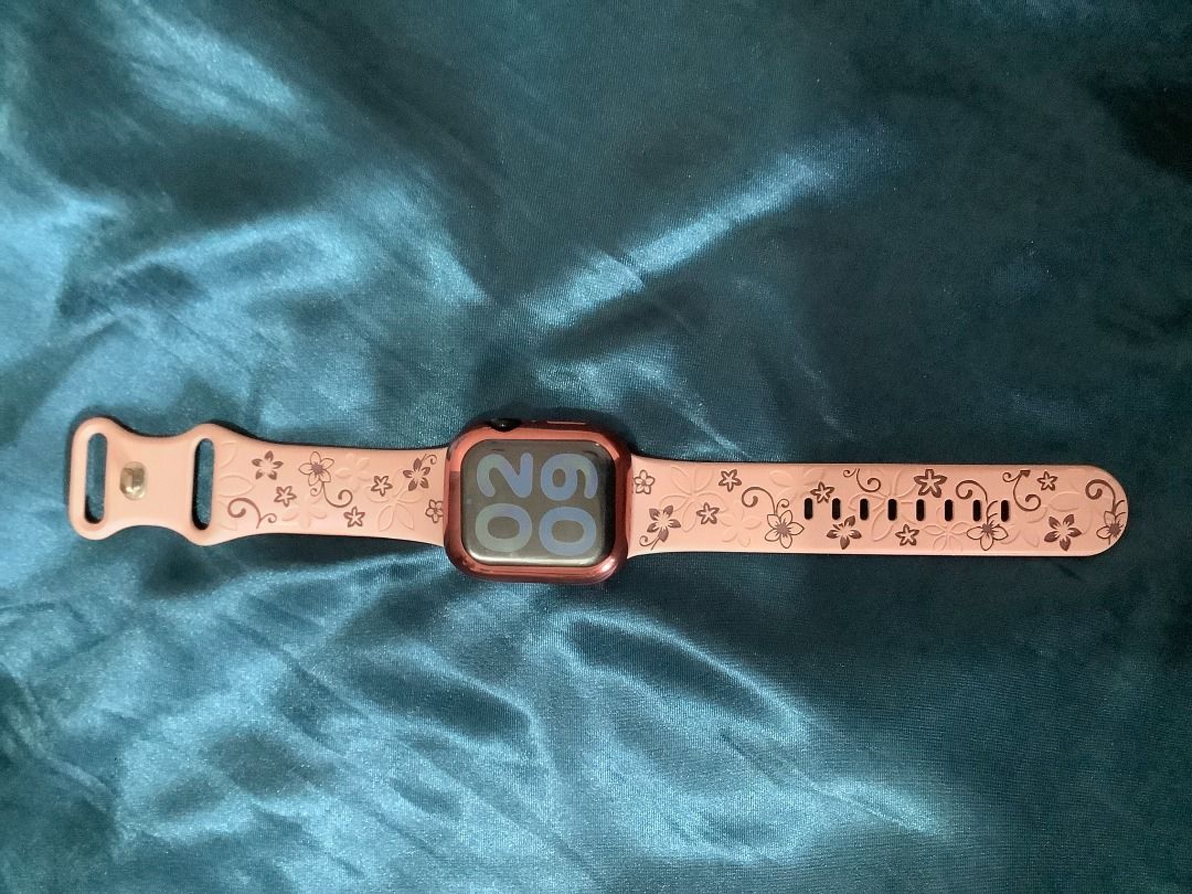 Apple Watch Series 8 (Category: Wearables & Smart Watches) located in Baguio. Submitted by sashi018_973 (Listing ID 1470404969, Image 3). Description: with minor dent on side.
