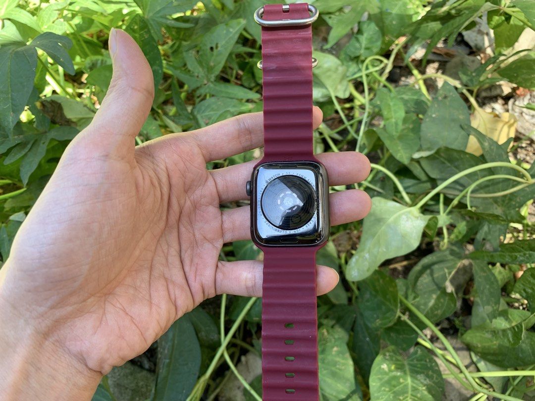 Applewatch SE 1st GEN 44mm (Category: Wearables & Smart Watches) located in Makati City. Submitted by dreaaagandaaa (Listing ID 1470385277, Image 3). Description: .
