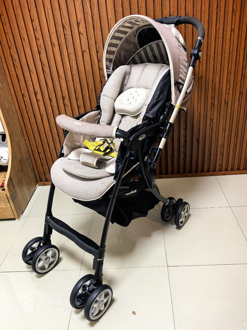Aprica luxuna bitte (Category: Strollers) located in Manila. Submitted by miradoming32070 (Listing ID 1470384954, Image 2). Description: Aprica luxuna bitte 6500 only‼️ Newborn to toddler Fully recline Adjustable seat Reversible handle High seat Light weight Compact fold Like new condition :bagumbong caloocan.