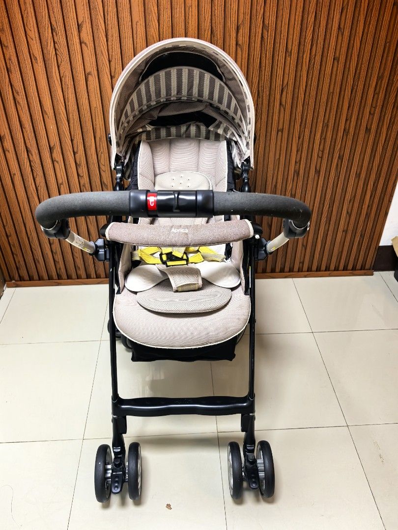 Aprica luxuna bitte (Category: Strollers) located in Manila. Submitted by miradoming32070 (Listing ID 1470384954, Image 3). Description: Aprica luxuna bitte 6500 only‼️ Newborn to toddler Fully recline Adjustable seat Reversible handle High seat Light weight Compact fold Like new condition :bagumbong caloocan.