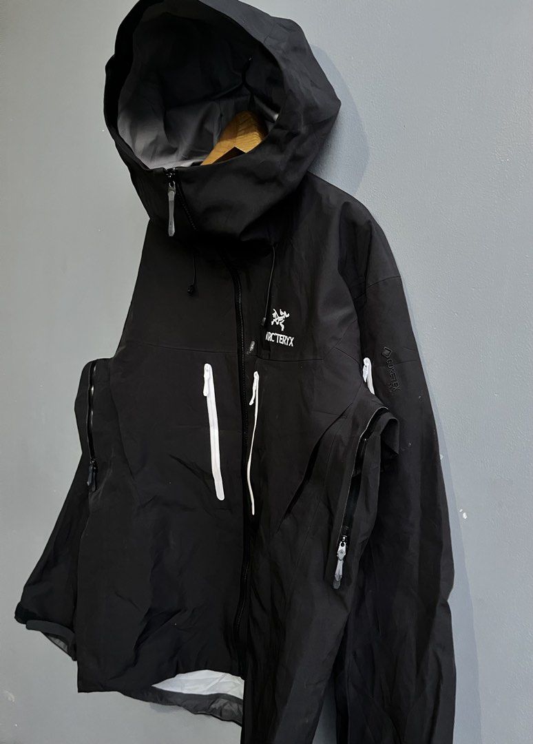 Arc'teryx Alpha SV Jacket (Category: Coats, Jackets and Outerwear) located in Balamban. Submitted by just_findss (Listing ID 1470453955, Image 2). Description: Arc’teryx Alpha SV Jacket Very Excellent Condition Size XL on tag Dimes 24 / 29L Color Rate 9.8/10 NO ISSUE.