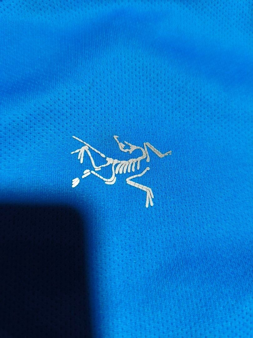 Arc'teryx Blue Athletic T-Shirt (Category: Activewear) located in Pasig City. Submitted by tobyrama (Listing ID 1470537006, Image 2). Description: ✔️ Brand: Arc’teryx ✔️ Design: Breathable Lightweight Shirt ✔️ Color: Blue ✔️ Condition: Has stains and signs of usage ✔️ Dimensions: length: 27 inches width: 19 inches Can do J&T shipping or Lalamove for same day delivery Can do meetup around BGC, Market! Market!, Eastwood, SM Megamall, Arcovia #Arcte