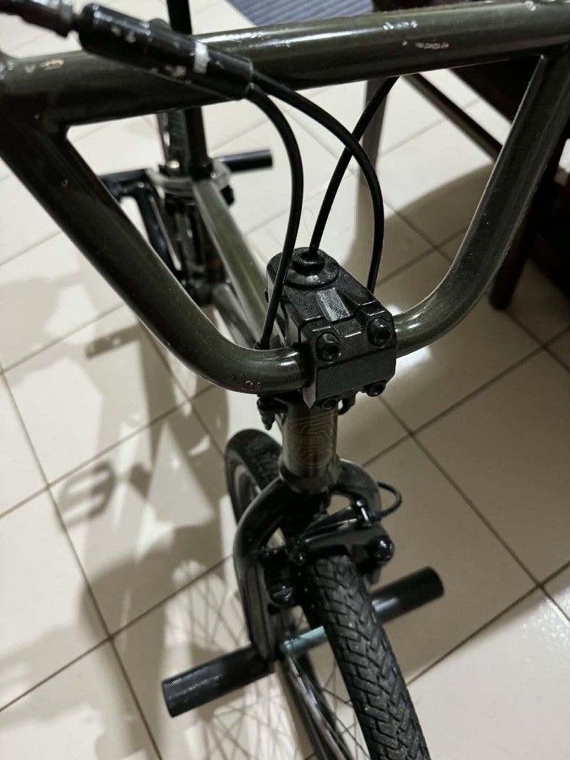 Aresbikes BMX bicycle dark green with extra handlebar (Category: Bicycles) located in Manila. Submitted by waffle008 (Listing ID 1470552883, Image 2). Description: - Brand: Aresbikes BMX bike in sleek dark green - Frame: Features authentic Aresbikes logo lettering - Setup: Equipped with stunt pegs on both wheels - Brakes: Reliable front and rear handbrakes - Extras: Includes an extra chrome handlebar - Components: Standard black pedals, comfortab