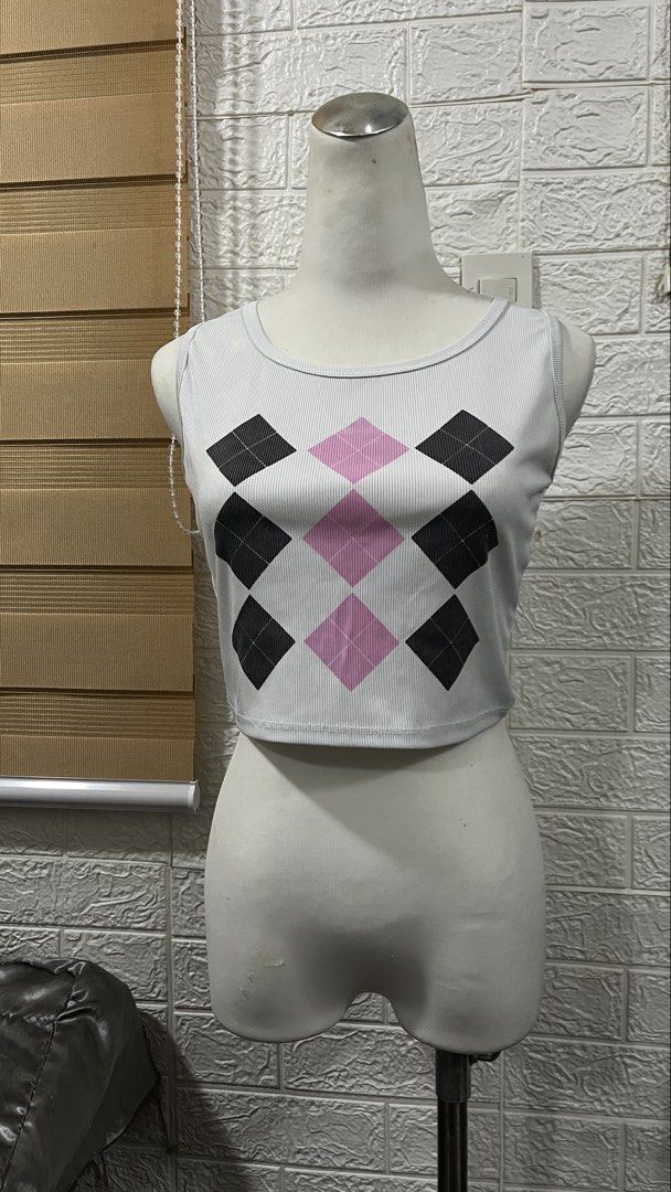Argyle Print Ribbed Crop Top Bundle (2 Colors) (Category: Sleeveless) located in Cavite. Submitted by aureabiazon (Listing ID 1470360861, Image 1). Description: Size: Freesize 50 EACH (80 TAKE BOTH) MOP: gcash MOD: j&t or lalamove (sf shouldered by buyer) pm nalang po for more info🤗💗.