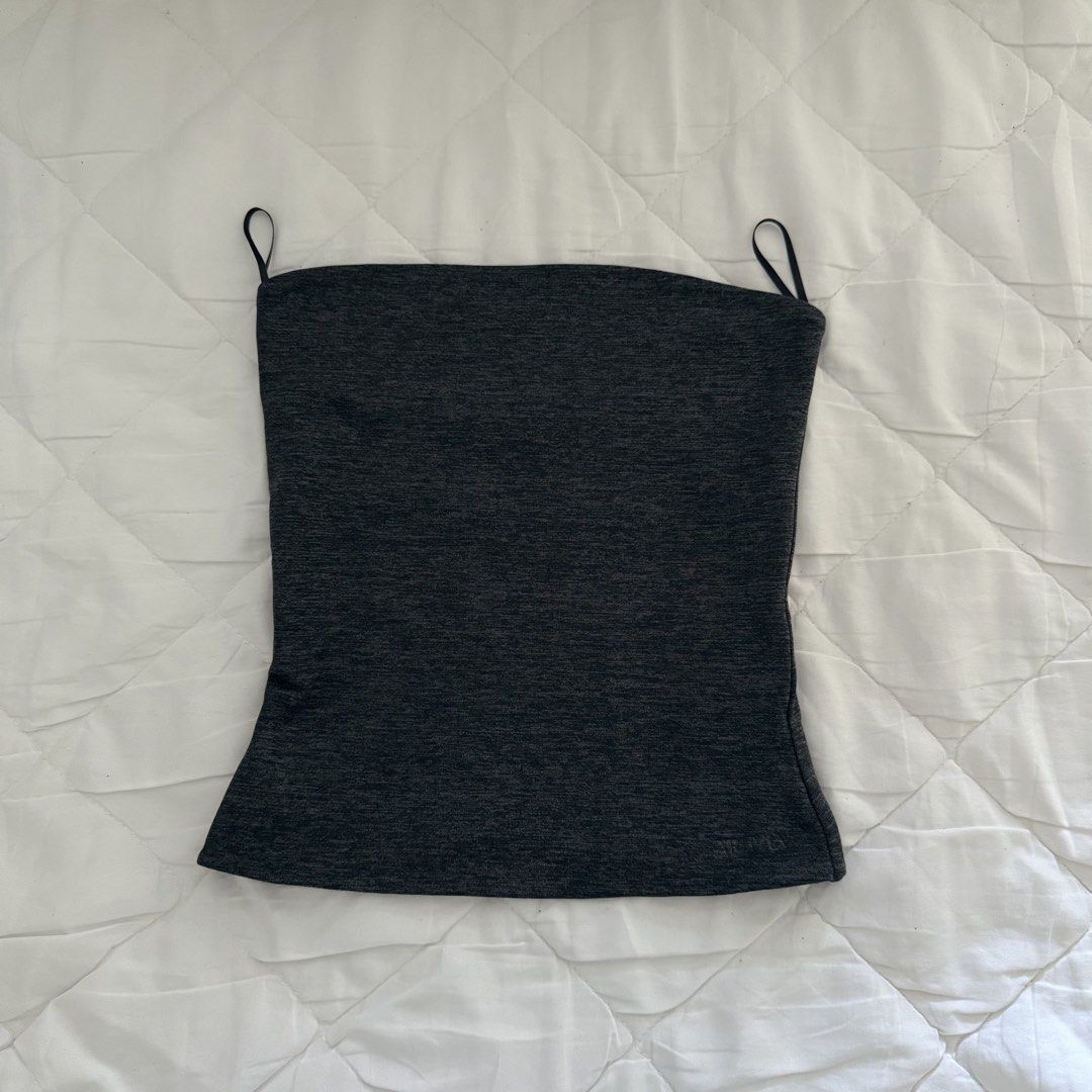 Aritzia Contour Tube Top (Category: Sleeveless) located in Davao. Submitted by aug_amari (Listing ID 1470353746, Image 1). Description: size XS best basic tank!!.