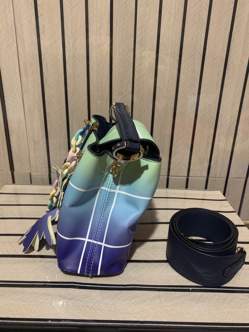 ArtyCapucine (Category: Cross-body Bags) located in San Fernando. Submitted by preluxuria_online_shop (Listing ID 1470375869, Image 3). Description: .