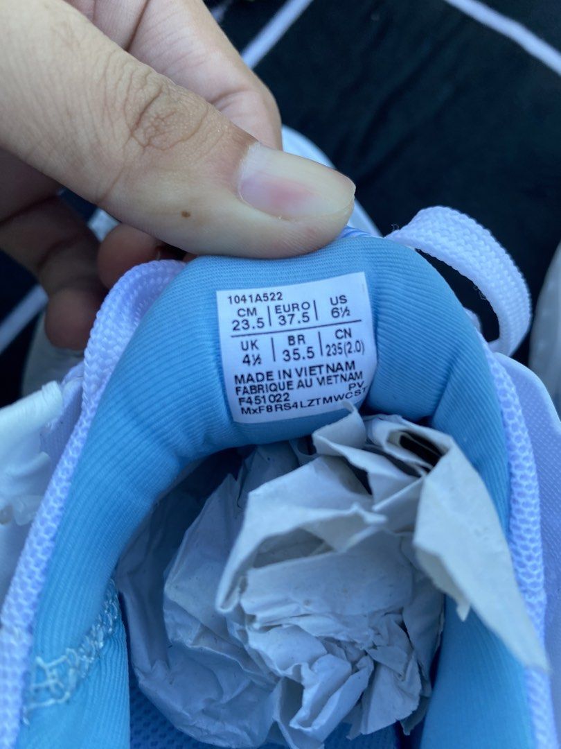 Asics Ff3 Novak (Category: Racket and Ball Sports) located in Manila. Submitted by ejothegod (Listing ID 1470428662, Image 3). Description: Hi for sale po💙 Asics Ff3 Novak white/blue tuna 3k -Wrong size (US 6.5) -bought in online (live selling) Pickleball shoes / tennis shoes As is WYSIWYG Location kopo is Calamba/Lipa.