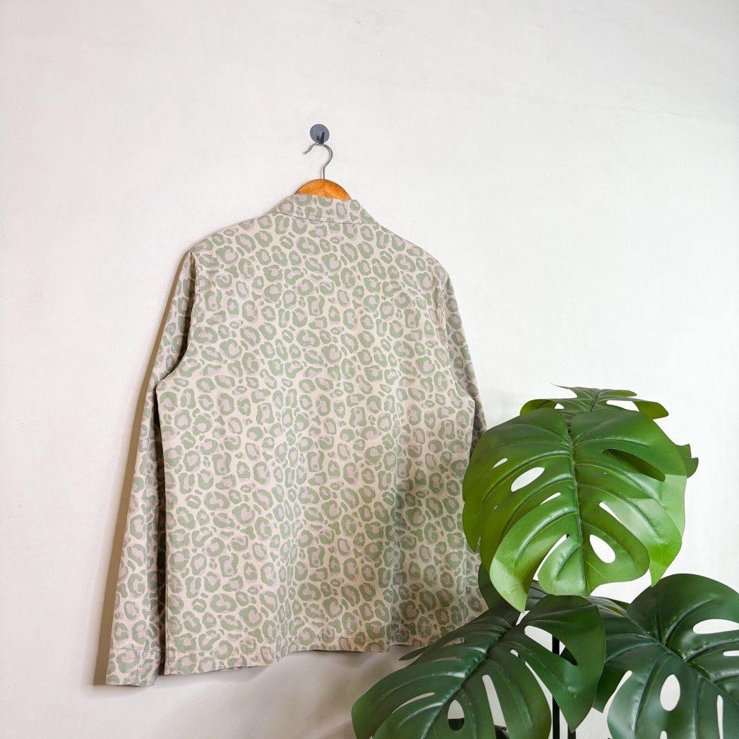 Asos | Field Jacket. (Category: Coats, Jackets and Outerwear) located in Manila. Submitted by bypiecesandstories (Listing ID 1470510952, Image 2). Description: Asos | Field Jacket. 849 PHP 🧡 Perfect Condition Can Fit — Small to Large Dimensions — W 22.5" L 29" A versatile patterned design field jacket that's easy to layer over your favorite shirts. A great everyday piece for a clean look. • REMINDERS • — Read the Rules & Guidelines under FAQS. —