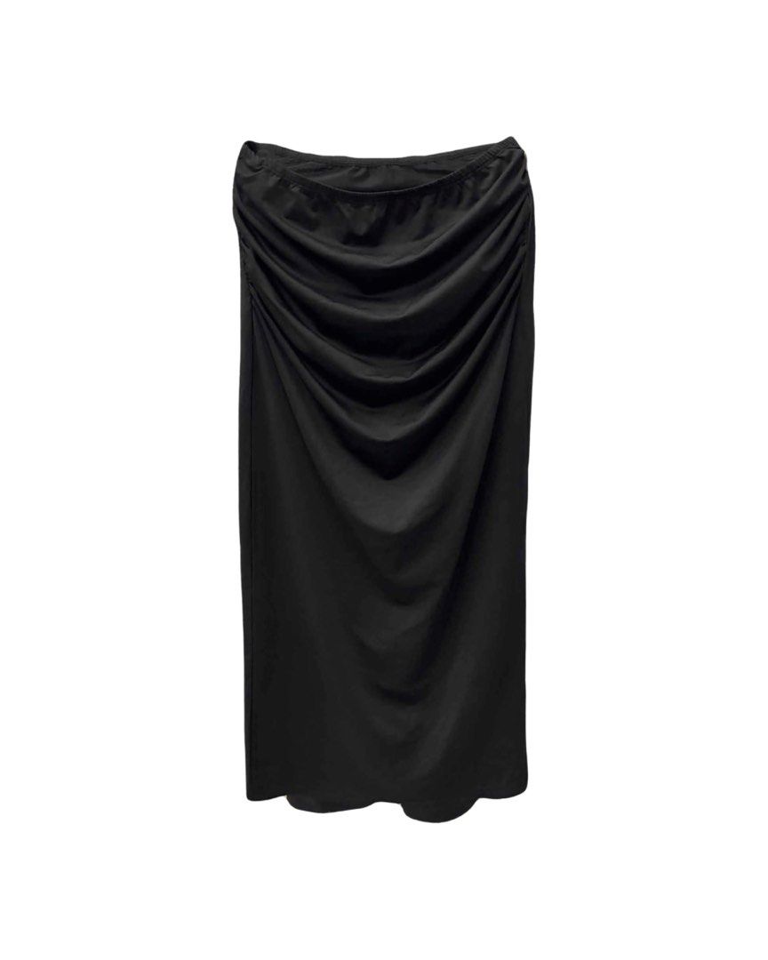 Assorted Women's Skirts Bundle (Category: Skirts) located in Manila. Submitted by threefold_thrifts3 (Listing ID 1470510450, Image 3). Description: Wardrobe declutter! Set of 5 versatile skirts in various styles and fits, all with elastic or adjustable waistbands. Includes white tiered midi, sage green fitted midi, black ruched side skirt, grey utility cargo skirt, and blue floral print with a side slit. all for 899! (179 each only!).