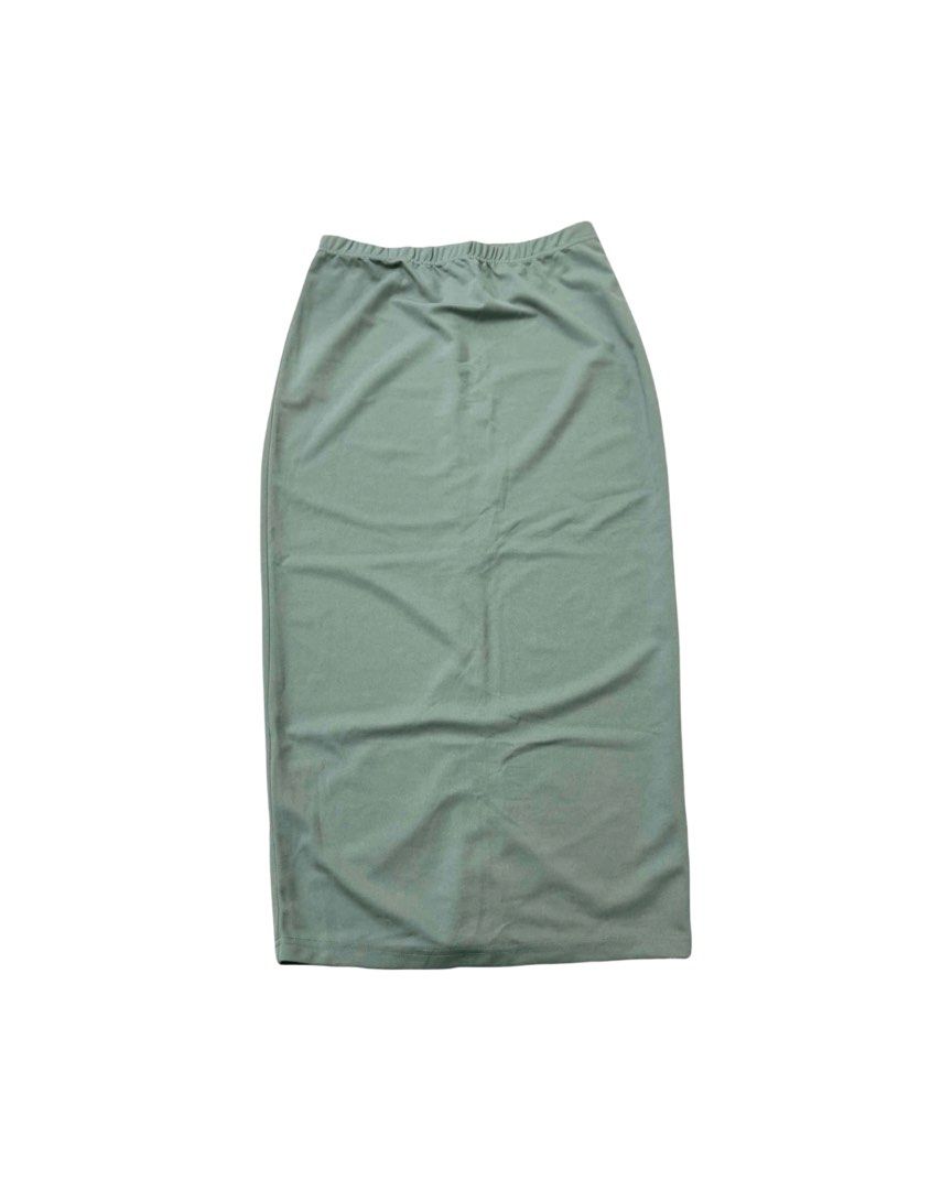 Assorted Women's Skirts Bundle (Category: Skirts) located in Manila. Submitted by threefold_thrifts3 (Listing ID 1470510450, Image 2). Description: Wardrobe declutter! Set of 5 versatile skirts in various styles and fits, all with elastic or adjustable waistbands. Includes white tiered midi, sage green fitted midi, black ruched side skirt, grey utility cargo skirt, and blue floral print with a side slit. all for 899! (179 each only!).