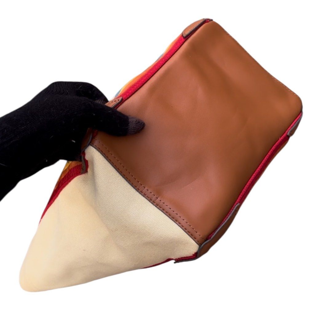 Authentic ANYA HINDMARCH (Category: Wallets & Card holders) located in San Fabian. Submitted by rei_aniels (Listing ID 1470371044, Image 3). Description: Authentic ANYA HINDMARCH Like new Tote Bag Medium size Canvas / leather .