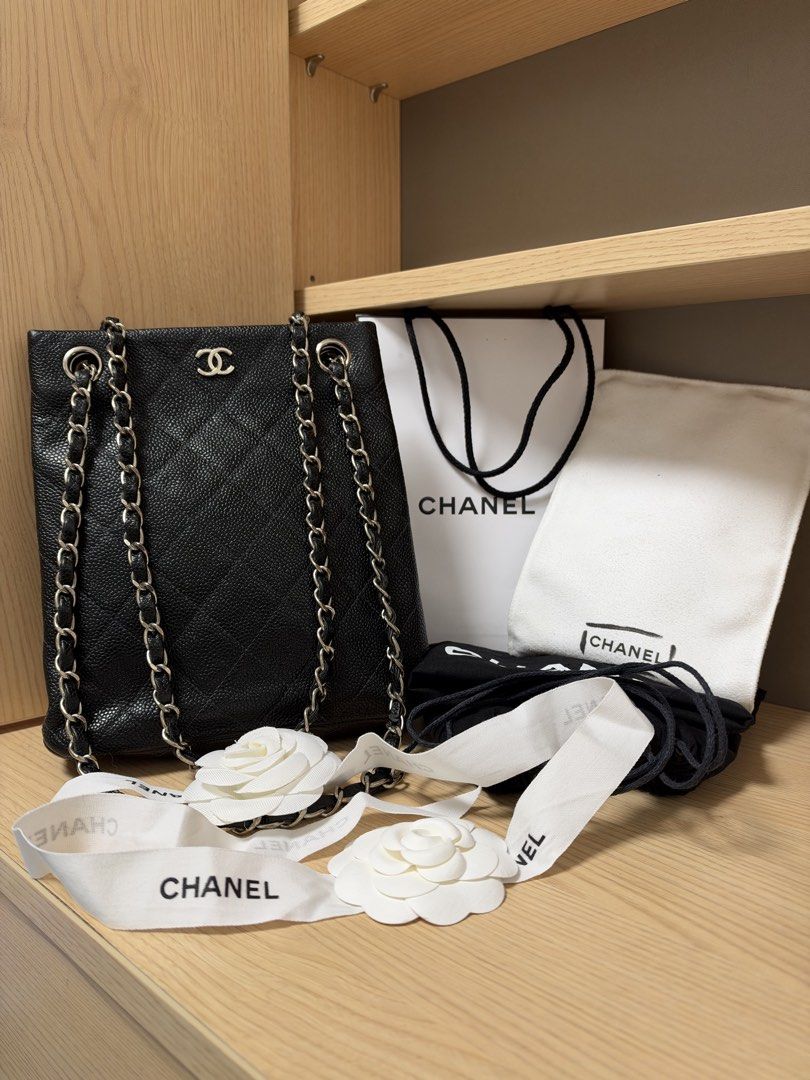 Authentic Chanel Calfskin (Category: Shoulder Bags) located in Cagayan de Oro. Submitted by negosyantesibengineer (Listing ID 1470366481, Image 3). Description: 💯 Authentic Chanel Calfskin Bucket Tote Excellent used condition (almost new) Minimal signs of usage on snap button lock With dusbag & other accesories 💯Moneyback guarantee .