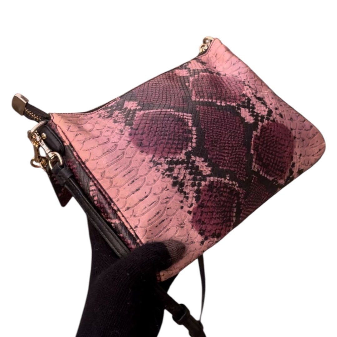Authentic COACH (Category: Cross-body Bags) located in San Fabian. Submitted by rei_aniels (Listing ID 1470371251, Image 2). Description: Authentic COACH 2way Bag Shoulder / Sling Bag Adjustable Strap Like new .