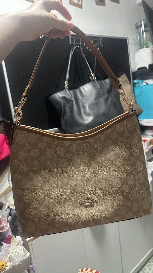 Authentic coach laurel (Category: Luxury Bags & Wallets) located in Caloocan City. Submitted by trebdy01 (Listing ID 1470413266, Image 2). Description: .