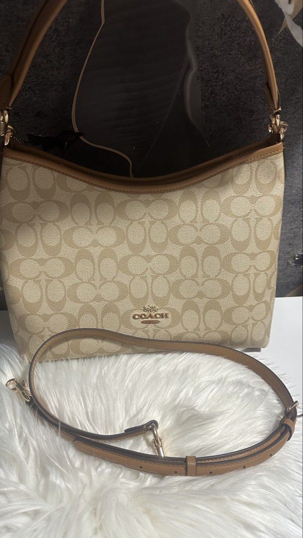Authentic coach laurel (Category: Luxury Bags & Wallets) located in Caloocan City. Submitted by trebdy01 (Listing ID 1470413266, Image 1). Description: .