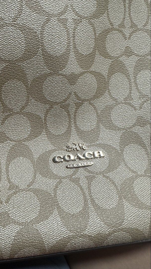 Authentic coach laurel (Category: Luxury Bags & Wallets) located in Caloocan City. Submitted by trebdy01 (Listing ID 1470413266, Image 3). Description: .