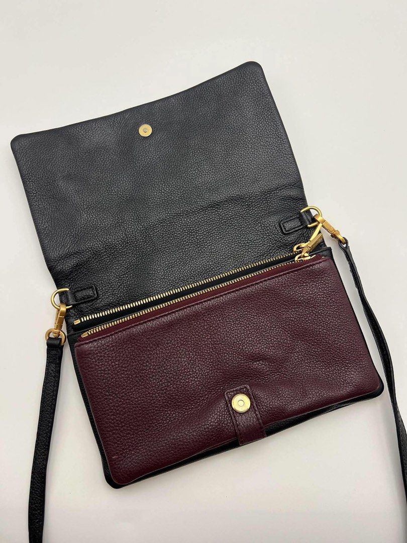 Authentic Couronne Leather crossbody (Category: Cross-body Bags) located in Cagayan de Oro. Submitted by borse_de_amore (Listing ID 1470507653, Image 2). Description: Authentic Couronne Leather crossbody No major issues very light corner rubs only. Spacious. Very good condition pa. Fits long wallet, Large fones etc. 🏷️1,290 free sf na.