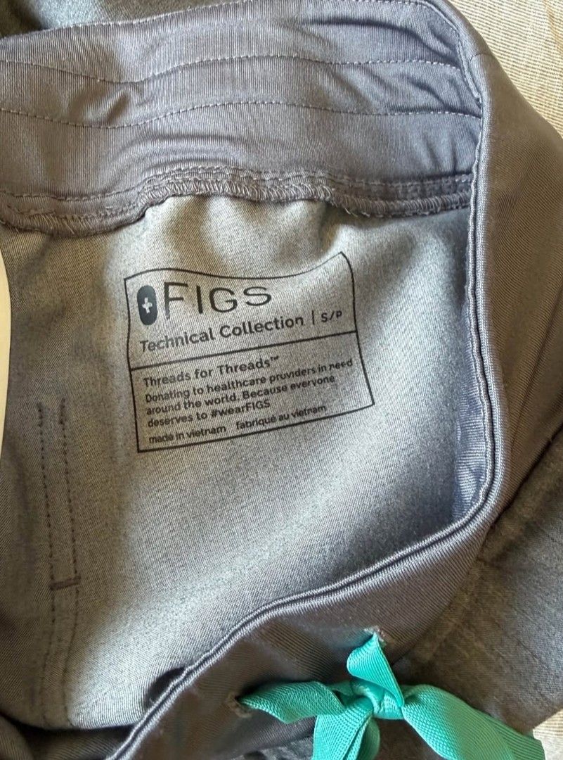 Authentic FIGS Scrub Set WITH STAIN (Category: Activewear) located in San Juan. Submitted by docpratty (Listing ID 1470517791, Image 3). Description: Rafaela scrub top, size XXS. It has a small stain near the collar. Zamora jogger scrub pants, size S/Petite..