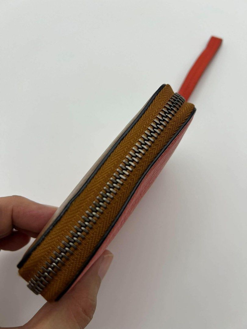Authentic Jill stuart compact zip wallet (Category: Wallets & Card holders) located in Cagayan de Oro. Submitted by borse_de_amore (Listing ID 1470466163, Image 3). Description: Authentic Jill stuart compact zip wallet No major issues, some pressmarks only. Intact tag pa. 🏷️1,290 only free sf.