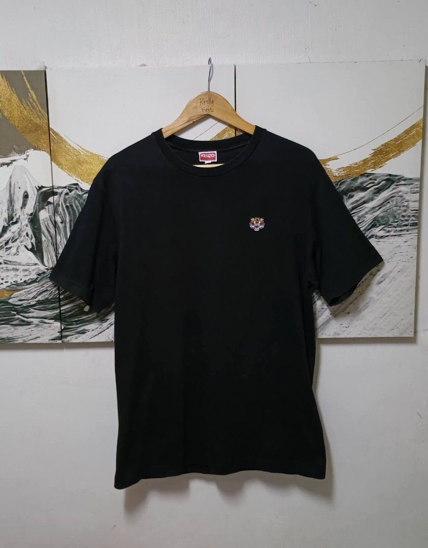 Authentic KENZO Lucky Tiger (Category: Activewear) located in Manila. Submitted by bvnnie (Listing ID 1470456493, Image 2). Description: AUTHENTIC KENZO Lucky Tiger inches Armpit to Armpit/Widht 20 Lenght/30 fittings is Large Excellent Condition, Issue: Message if you have any other question about sizing. We do shipping nation wide I'm also A A open for video call so that you can see the item you 're interested to buy. Courier, DHL, JNT, LBC Mode