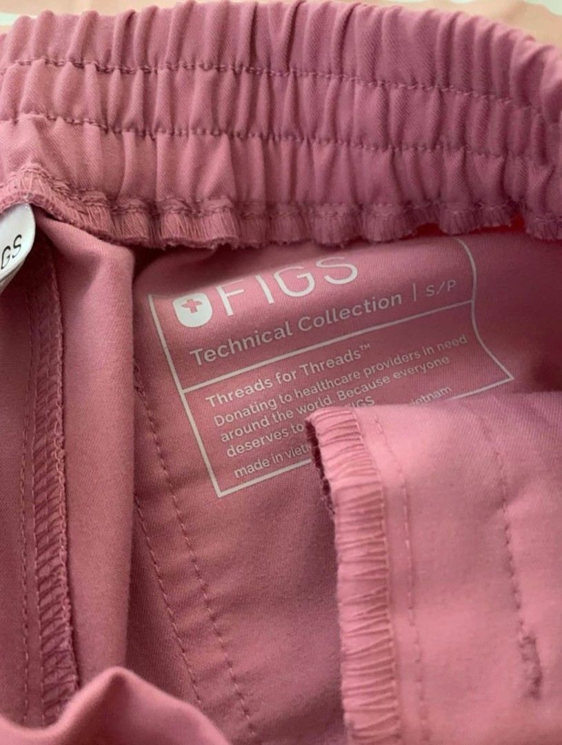 Authentic Like-New FIGS Pink Scrub Set (Category: Activewear) located in San Juan. Submitted by docpratty (Listing ID 1470514289, Image 3). Description: Casma Scrub Top – Size XS, Yola Scrub Pants – Size S Petite.