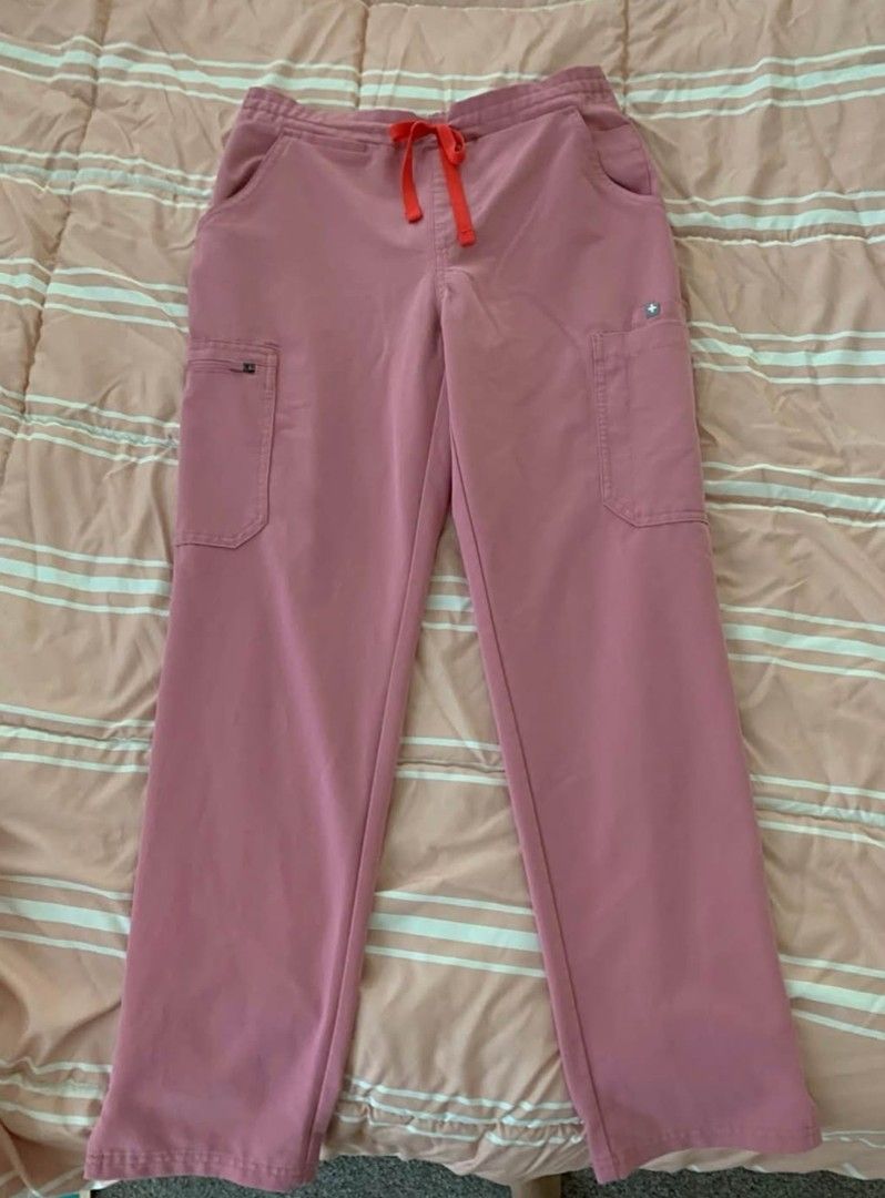 Authentic Like-New FIGS Pink Scrub Set (Category: Activewear) located in San Juan. Submitted by docpratty (Listing ID 1470514289, Image 2). Description: Casma Scrub Top – Size XS, Yola Scrub Pants – Size S Petite.