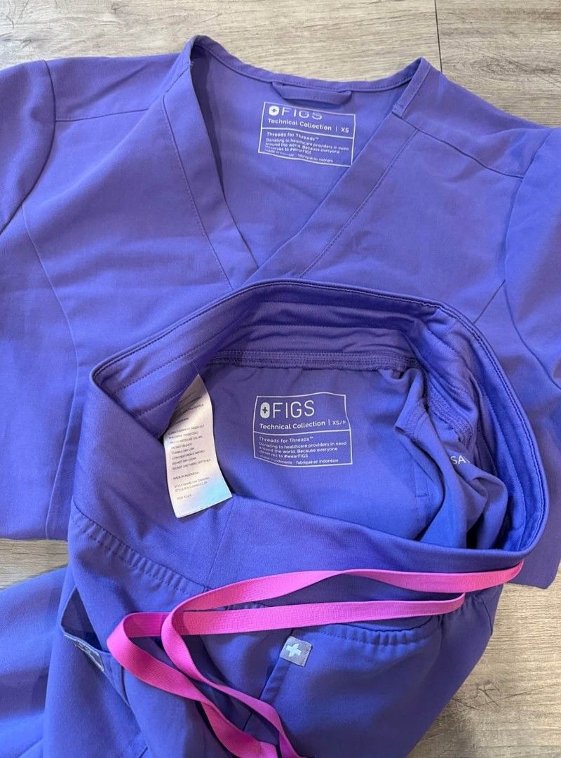 Authentic Like-New FIGS Scrub Set – Size XS (Category: Activewear) located in San Juan. Submitted by docpratty (Listing ID 1470471746, Image 3). Description: Authentic Like-New Women’s FIGS Scrubs – Size XS.
