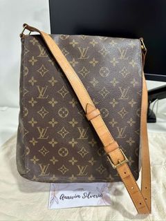 (Category: ) located in . Submitted by alavishglam (Listing ID 1470363796, Image 1). Description: .