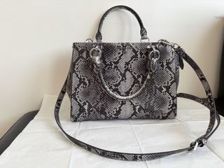 (Category: ) located in . Submitted by fashio-anne (Listing ID 1470406923, Image 1). Description: .