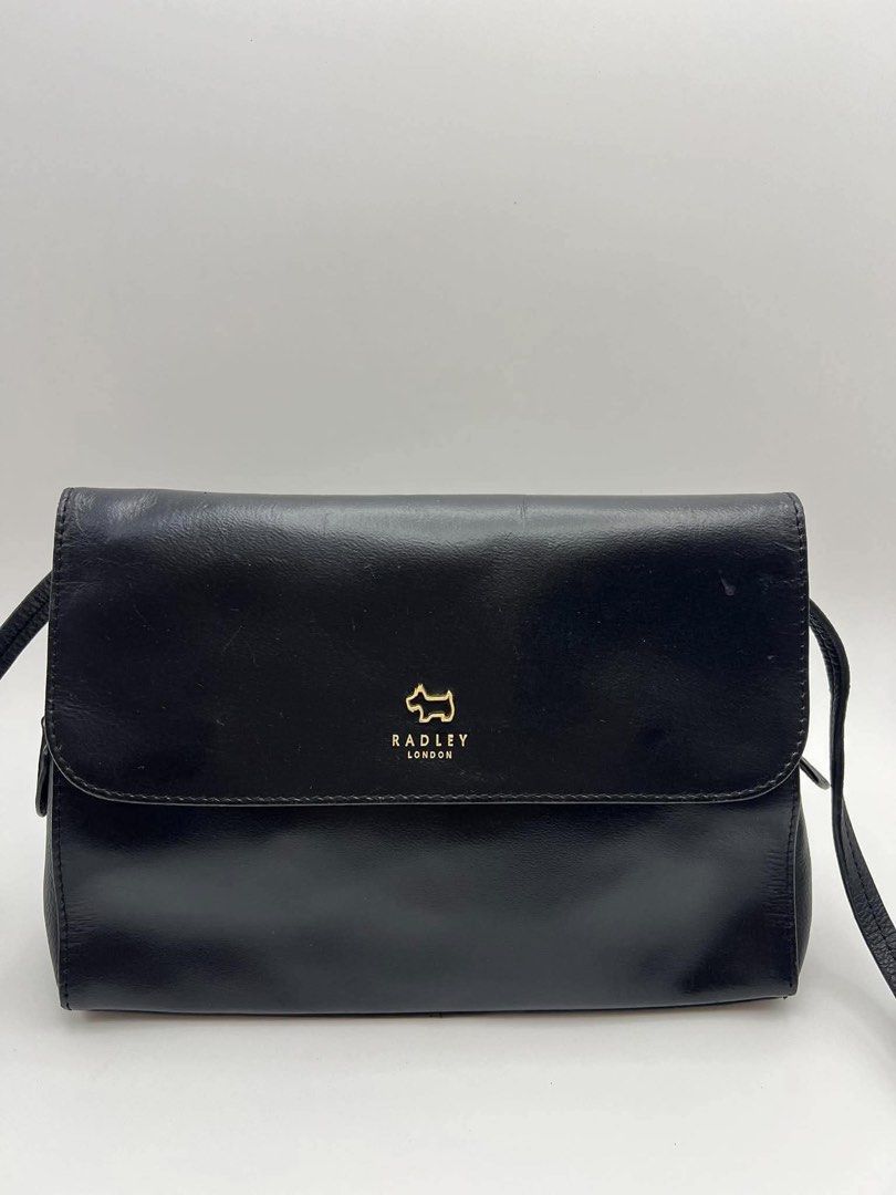 Authentic Radley london Box leather crossbody (Category: Cross-body Bags) located in Cagayan de Oro. Submitted by borse_de_amore (Listing ID 1470459178, Image 1). Description: Authentic Radley london Box leather crossbody Rank AB+ tolerable minimal signs of use only. No major issues Fits long wallet & Large fones etc. Smooth box leather 🏷️1,390 only free sf.