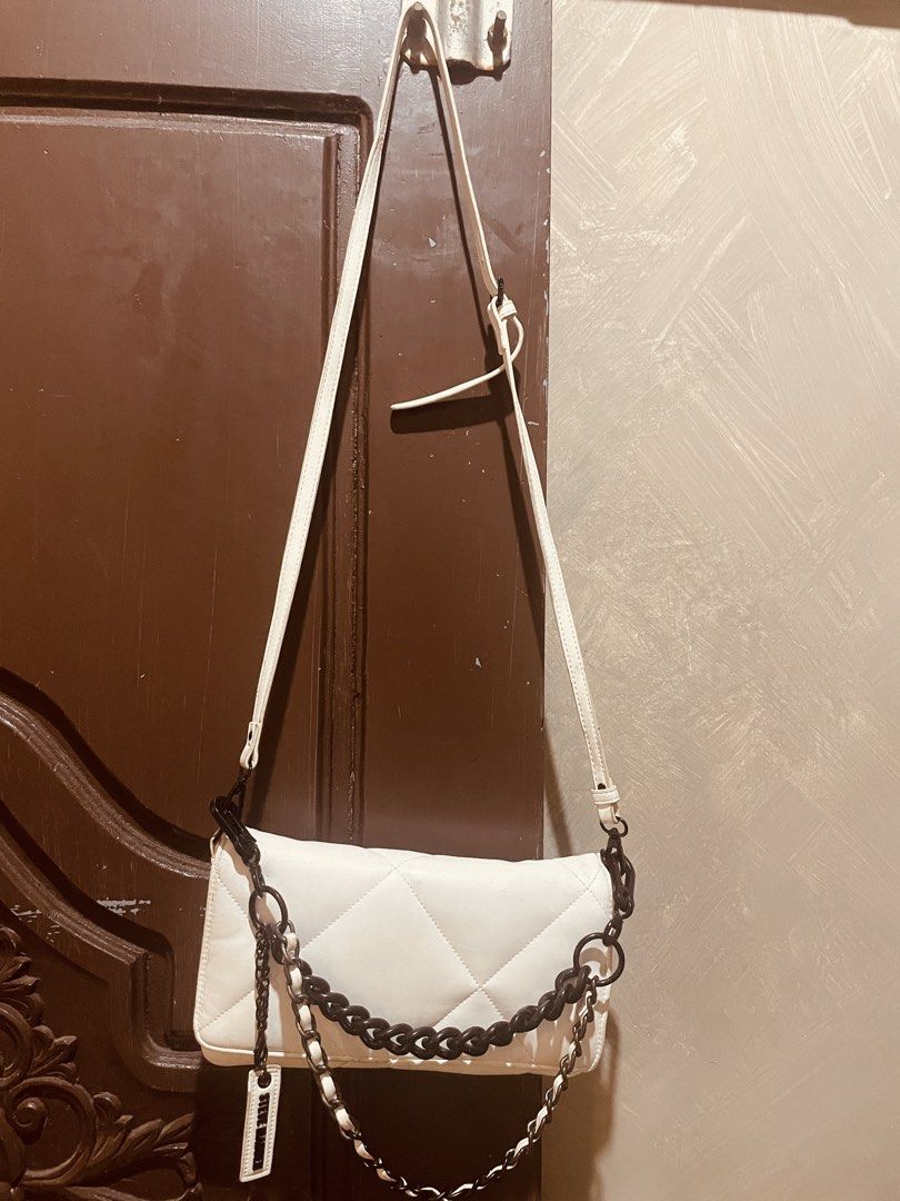 Authentic Steve Madden White Sling Bag (Category: Shoulder Bags) located in Batangas. Submitted by norskieshoppe (Listing ID 1470385002, Image 2). Description: so pretty 2-strap slingbag authentic .