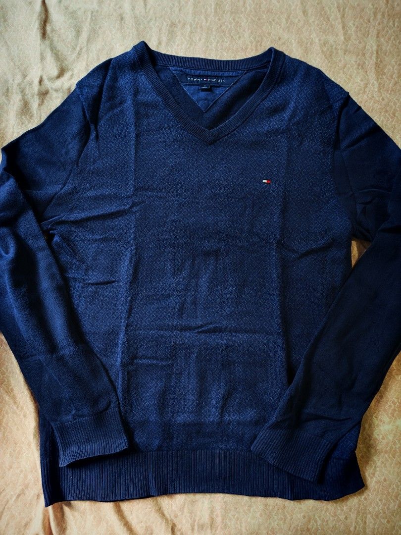Authentic Tommy H pullover (Category: Tshirts & Polo Shirts ) located in Mandaluyong City. Submitted by fiercestorm.31 (Listing ID 1470416866, Image 1). Description: Authentic Tommy Hilfiger Pullover/sweatshirt With tags Used twice only Dm for more photos.