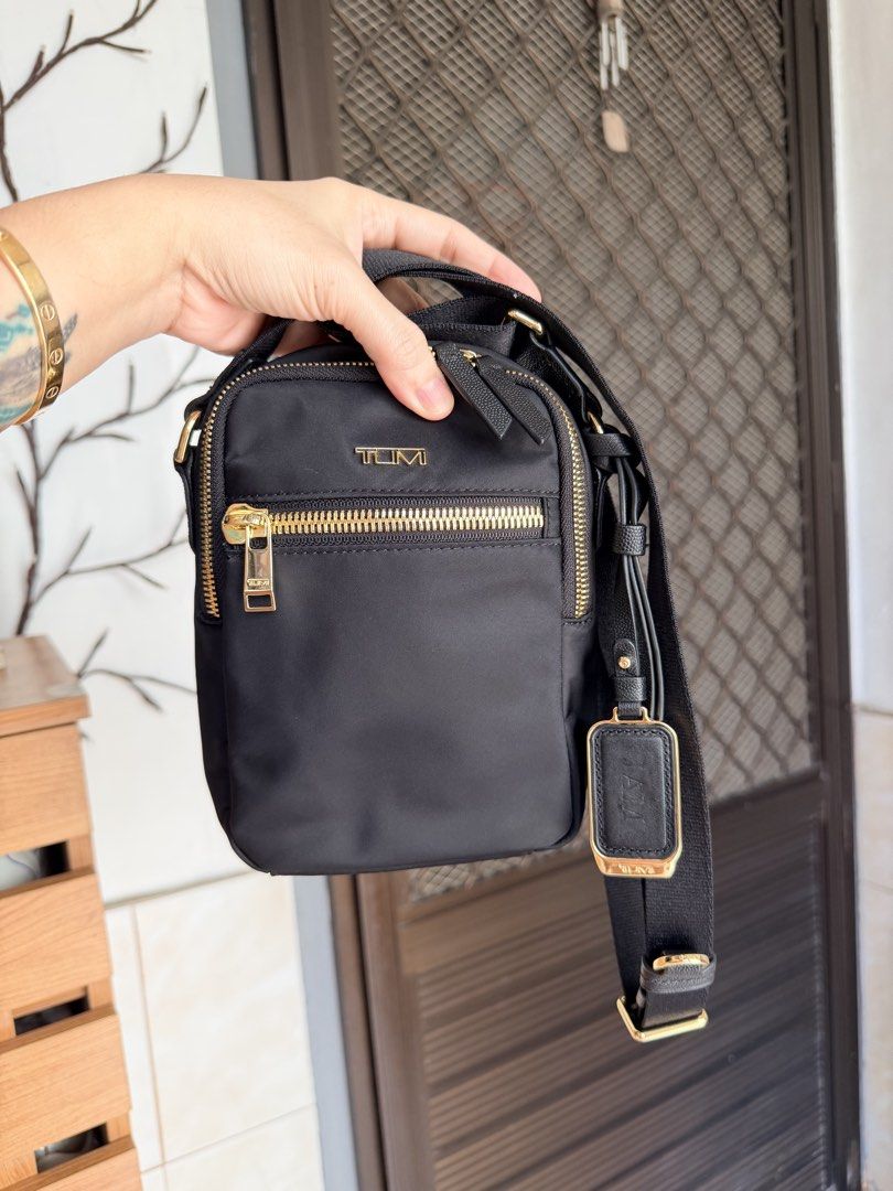 Authentic Tumi crossbody bag (Category: Sling Bags) located in Caloocan City. Submitted by alavishglam (Listing ID 1470358268, Image 2). Description: .