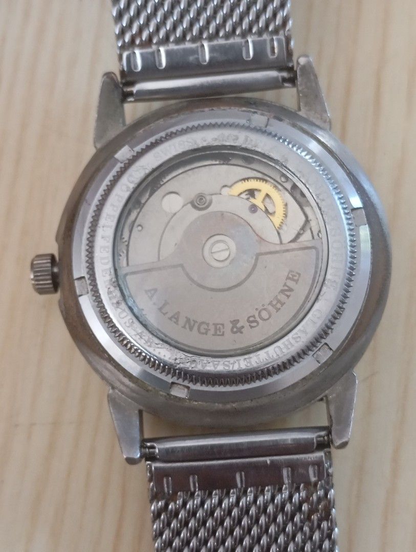 Automatic (Category: Men's Watches) located in Las Pinas. Submitted by quick_deals_great_finds2 (Listing ID 1470379274, Image 3). Description: Automatic 40mm Good working condition.