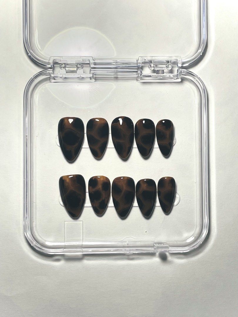 Autumn press on nails (Category: Hands & Nails) located in Manila. Submitted by nailarchitech.co (Listing ID 1470514024, Image 1). Description: Size: XS Shape: almond Length: medium •includes prep/application kit when purchased • handmade & reusable Message us on IG @nailarchitech.co for further inquiries!.
