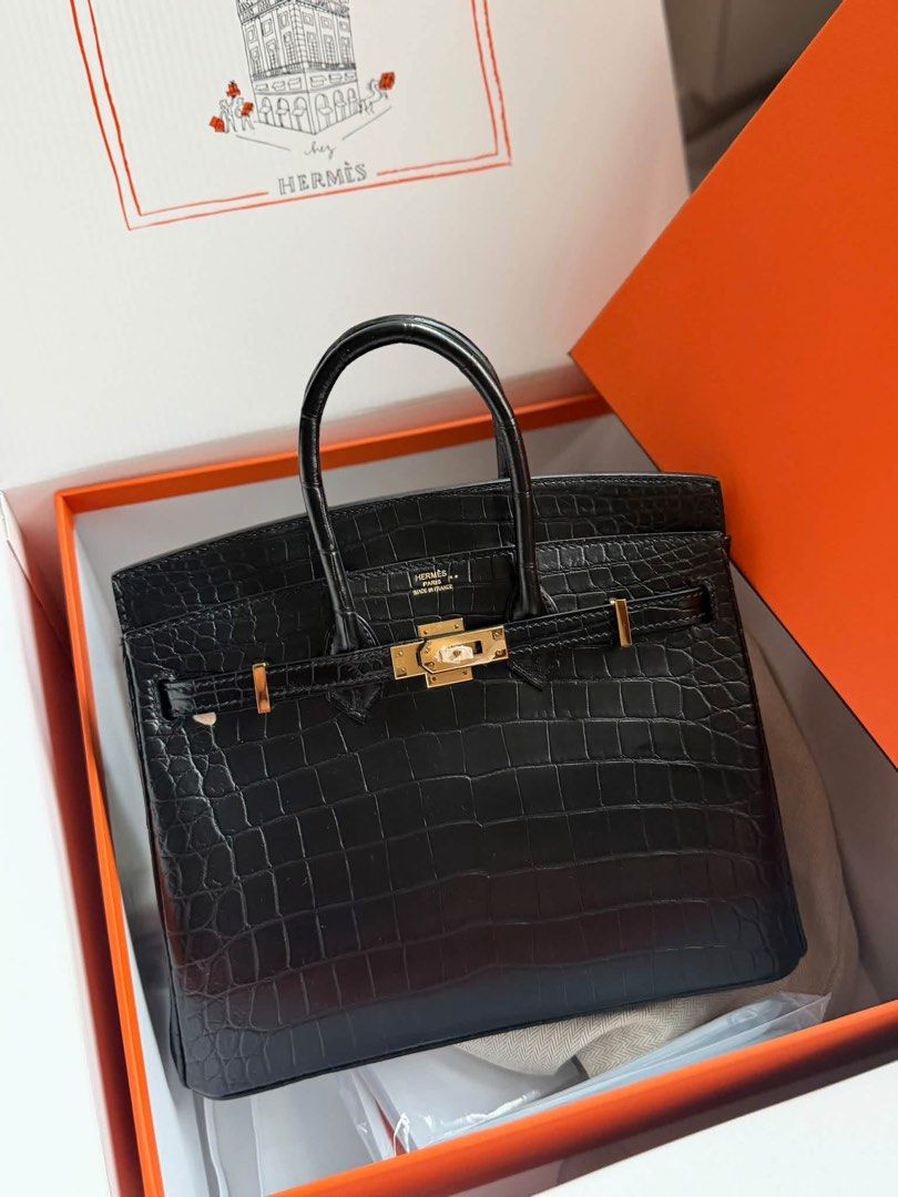 ❣️B25 CROC 🐊 LEATHER ❣️ (Category: Tote Bags) located in Manila. Submitted by annmacalua (Listing ID 1470514233, Image 2). Description: What u see is what u get!🥰.