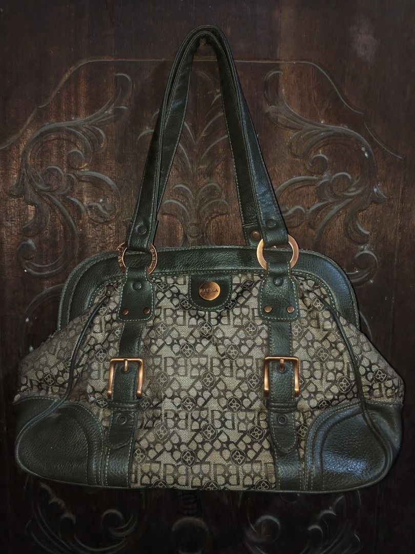 Babila Vintage y2k Bag (Category: Luxury Bags & Wallets) located in Manila. Submitted by delacruz.j17 (Listing ID 1470482186, Image 1). Description: AUTHENTIC.