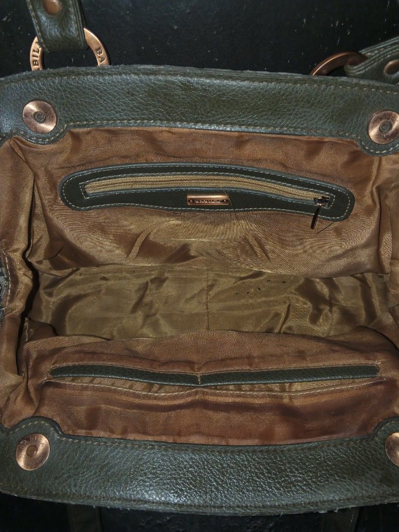 Babila Vintage y2k Bag (Category: Luxury Bags & Wallets) located in Manila. Submitted by delacruz.j17 (Listing ID 1470482186, Image 3). Description: AUTHENTIC.