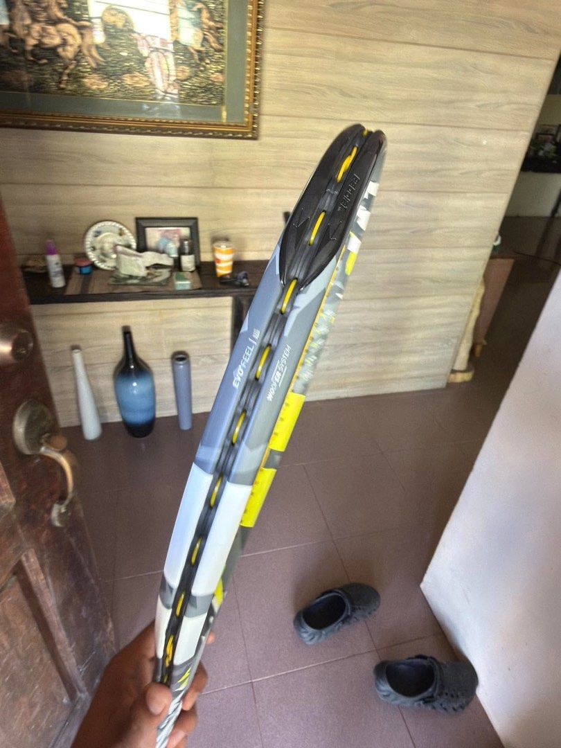 Babolat Evo Aero Lite (Category: Racket and Ball Sports) located in Alicia. Submitted by angelicaisabel055 (Listing ID 1470403231, Image 2). Description: BABOLAT EVO AERO LITE DETAILS: Weight: 271g Headsize: 660 Crosses: 16/18 Tension: 50/55 Gripsize: 2.