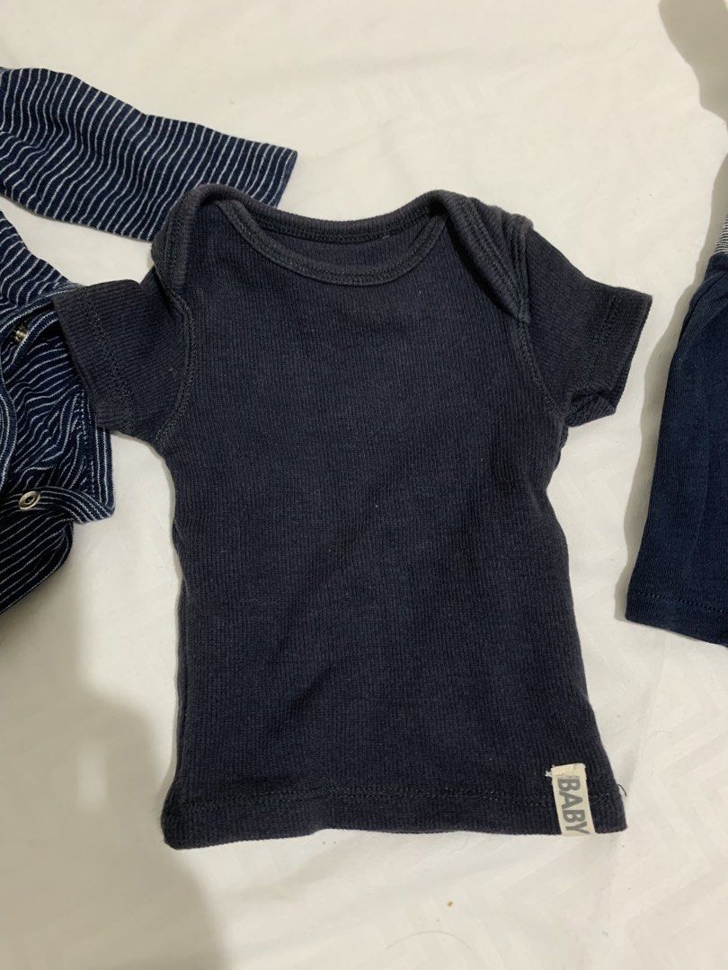 Baby Boy bundle clothes 0-1M (Category: Babies & Kids Fashion) located in Antipolo. Submitted by franc09 (Listing ID 1470384977, Image 3). Description: - Bundle of baby boy clothes for newborn (Size 0-1 months) - Condition: Excellent / Ready for use - gift kay baby nung baby shower and padala po yung iba. Yung h&m onesie and shirt lang po nagamit. The rest nilabhan lang. - DM for fast transactions.
