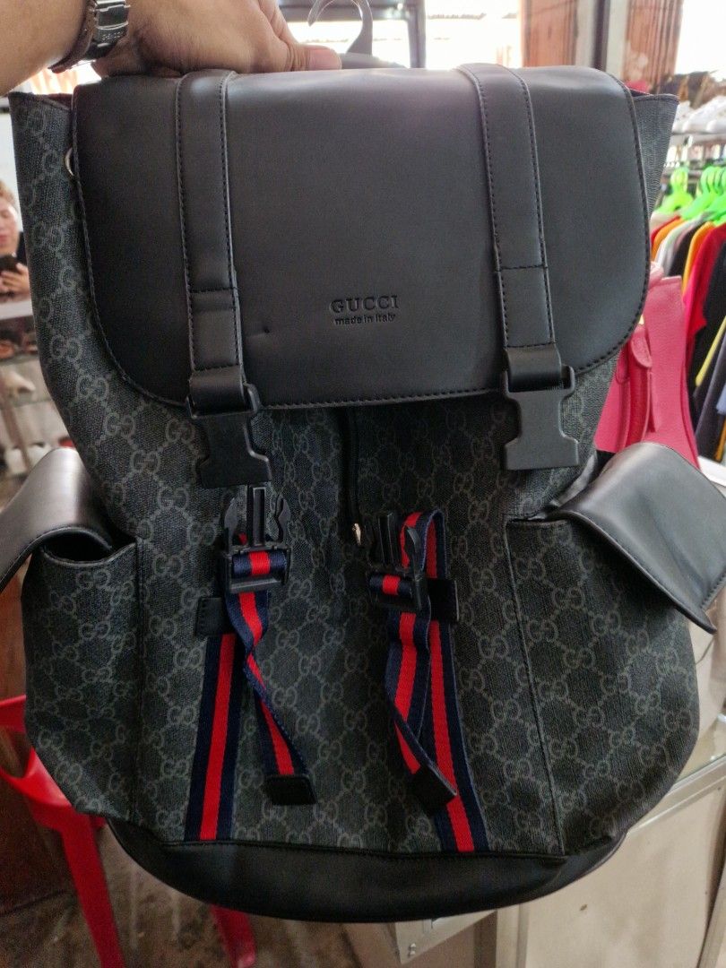 Back pack GUCCI (Category: Luxury Bags & Wallets) located in El Nido. Submitted by montimor17 (Listing ID 1470381319, Image 1). Description: very good condition.