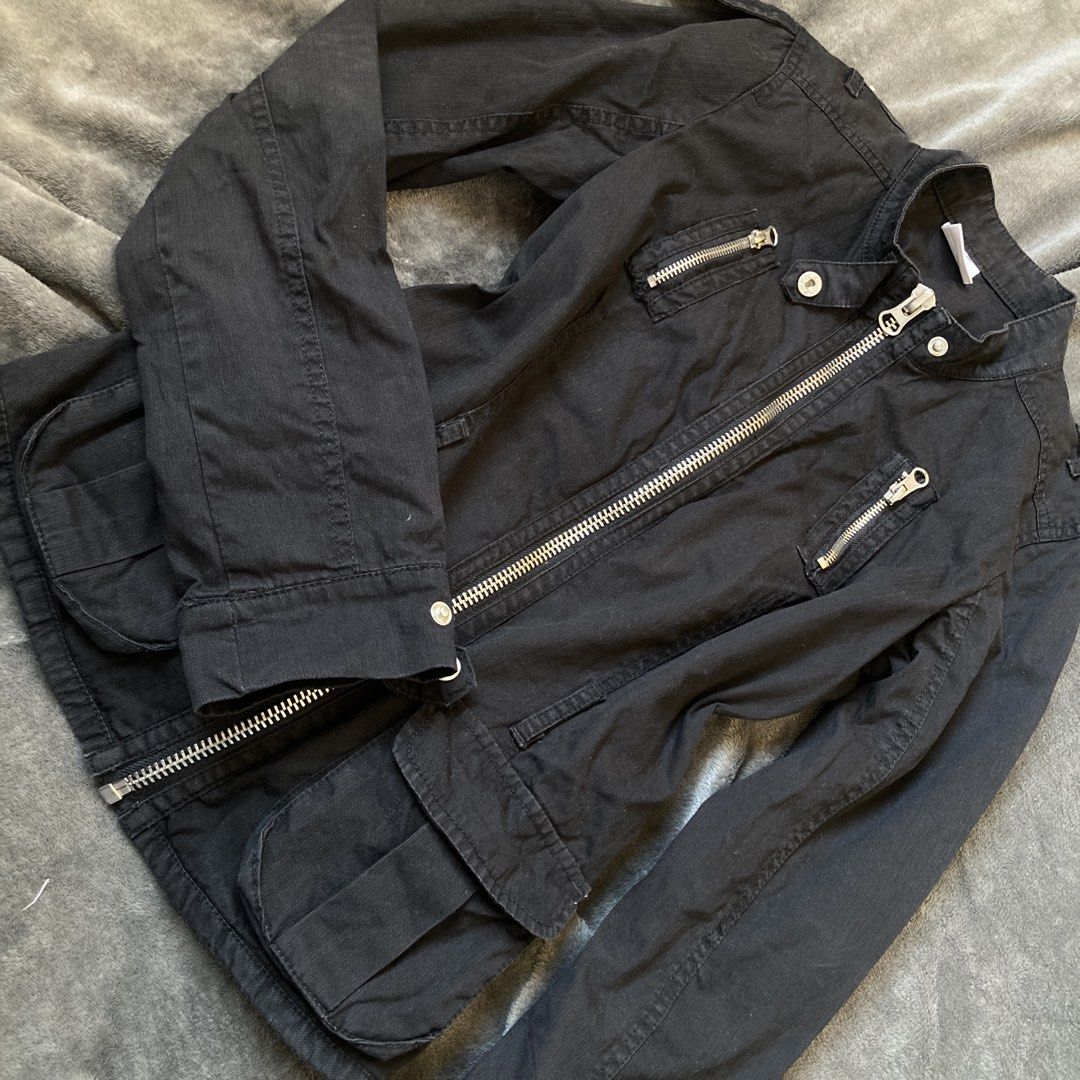 baddie fitted jacket (Category: Coats, Jackets and Outerwear) located in Balanga. Submitted by ownbyraize (Listing ID 1470363820, Image 3). Description: size: xs-m dm for more info.